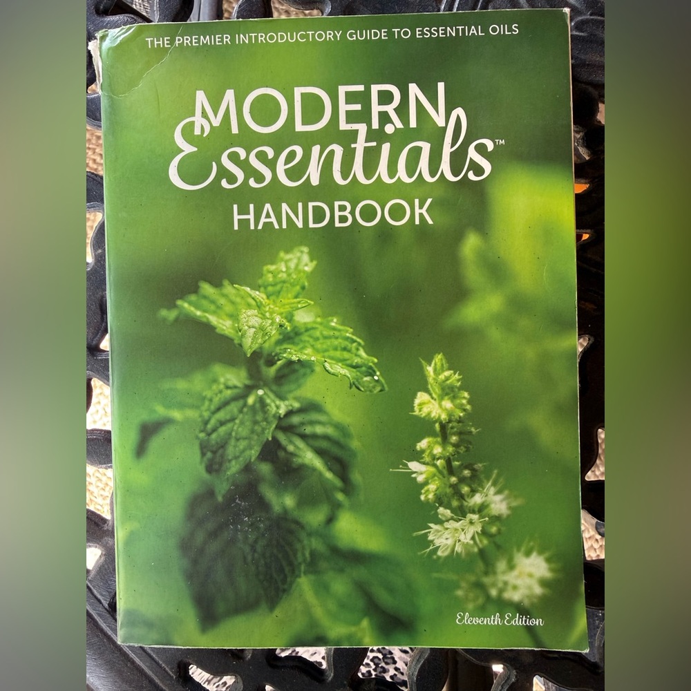 Modern Essentials Handbook - Guide to Essential Oils